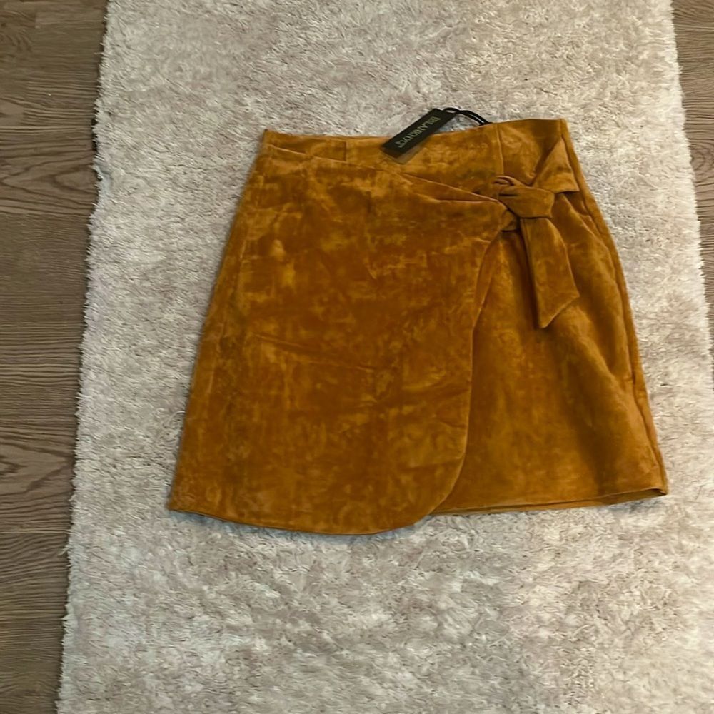 NWT BlankNYC faux suede Carmel mini skirt. Size 25 - Picture 2 of 7